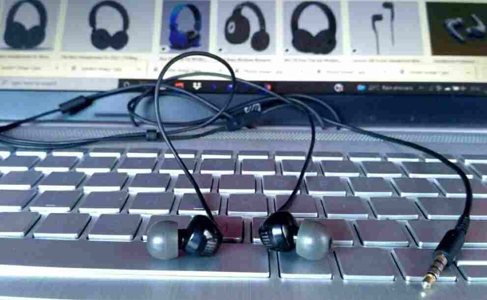 Image of headphone. It is an output device for computer